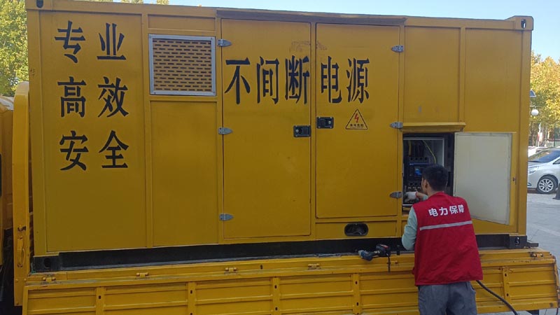 和顺柴油发电机组和UPS电源配合使用时，如何避免切换过程中的电力中断？